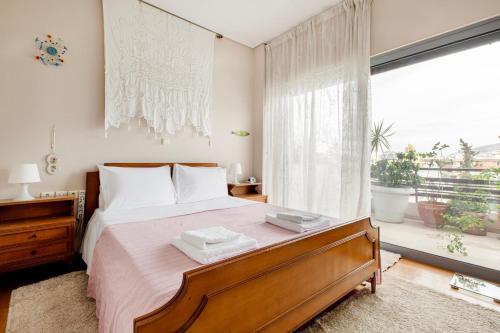 Bright 3 bedroom Apartment with Balcony, Glyfada