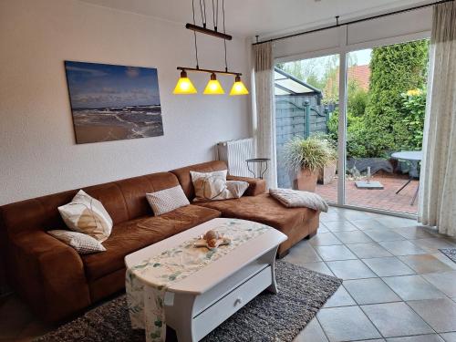 a living room with a brown couch and a table at Mövennest in Berumbur