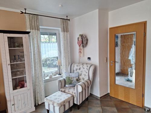 a living room with a chair and a window at Mövennest in Berumbur