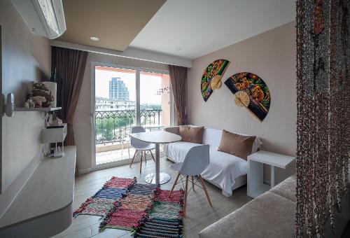 a living room with a table and a couch at 7Seas in Jomtien Beach