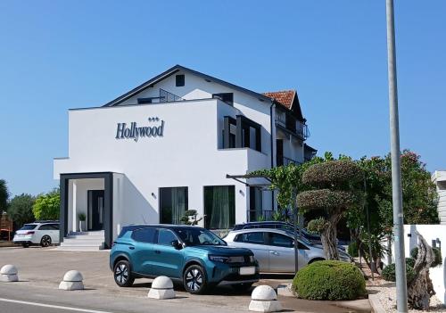 a blue car parked in front of a building at Hollywood rooms in Sveti Petar