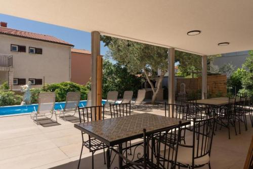 Apartments Villa Amfora with Pool