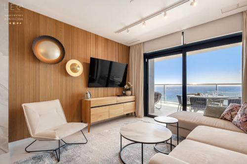 Sunset Cliffs Apartment - High Floor - Sea View