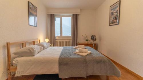a bedroom with a bed with two towels on it at Apartment house Lötschberg in Naters
