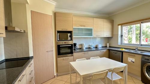 Santa Maria N - Shared Pool - 8 Guests - Albufeira