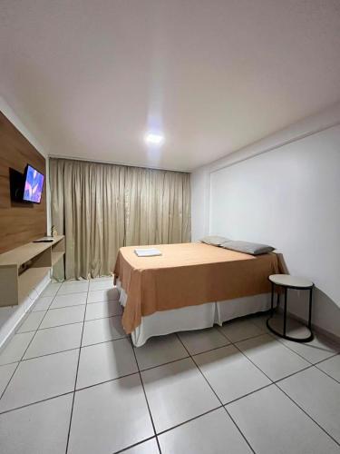a bedroom with a bed and a tv in it at WestFlat - BarretoStays 01 in Mossoró