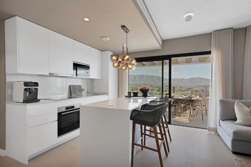 Luxe Golf View Penthouse Spa, 2 Terraces & Gym