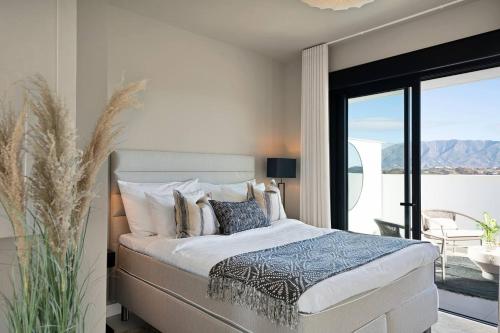 Luxe Golf View Penthouse Spa, 2 Terraces & Gym