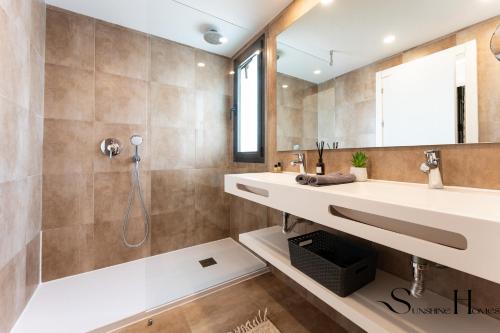 Estepona Duplex with BBQ & Jacuzzi