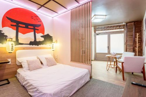 a bedroom with a white bed and a desk and a chair at Le Bain de Sakura - Hypercentre in Marseille