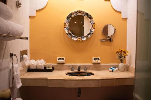 a bathroom with a sink and a mirror at Hotel Posada Pablo de Tarso in San Patricio Melaque