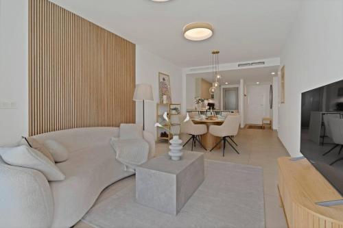 Marbella Beachside Apt Pool, Gym & Terrace