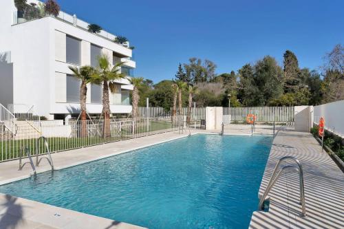 Marbella Beachside Apt Pool, Gym & Terrace