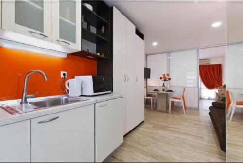 Trendy&Sunny App-Balcony, Great Location, Telework