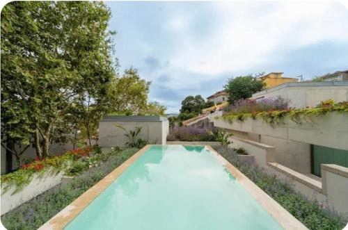 The Vermillion - Private Garden with Pool Access