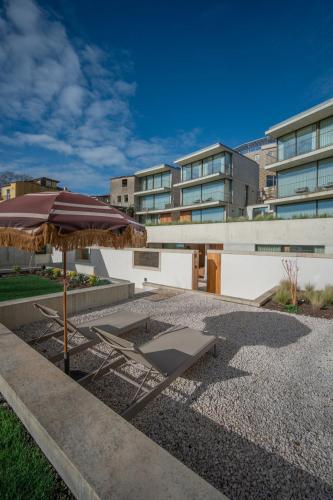 The Vermillion - Private Garden with Pool Access
