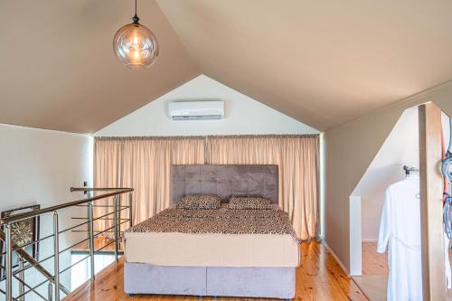 a bedroom with a bed in a room at ANDE Apartments Hotel in Gonio