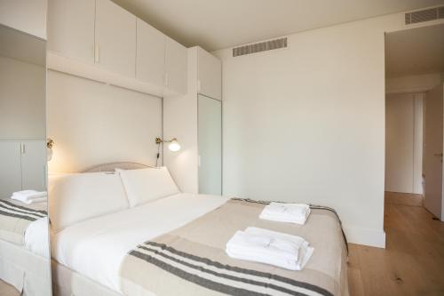 FLH Arroios Elegant Retreat with Pool & Parking