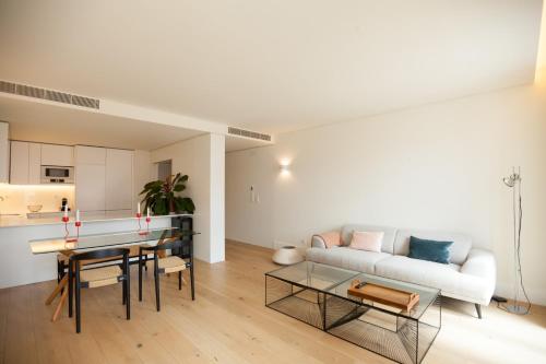 FLH Arroios Elegant Retreat with Pool & Parking