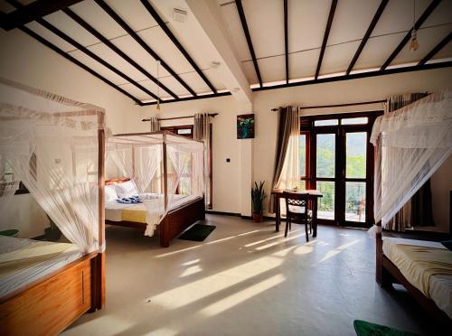 a room with two bunk beds and a window at Ella Scenic Heights in Ella
