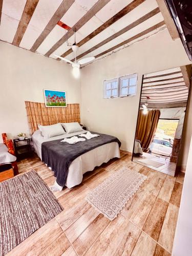 a bedroom with a large bed in a room at Zion Cottage in Paraty