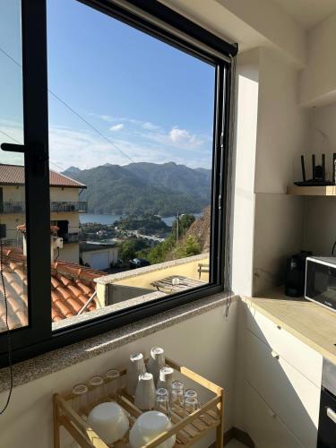 a room with a large window and a table with dishes at Lindo Verde T1 in Ventosa