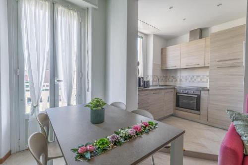 Urban Harmony - Balcony & 8 min to Metro