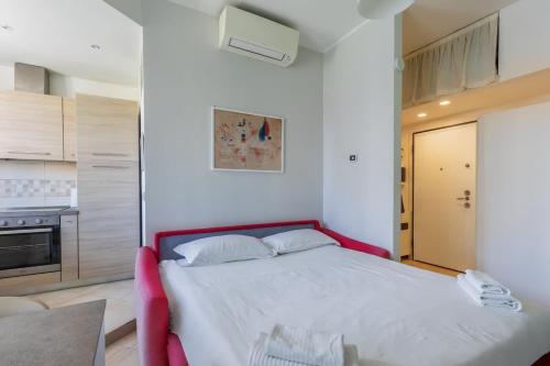 Urban Harmony - Balcony & 8 min to Metro