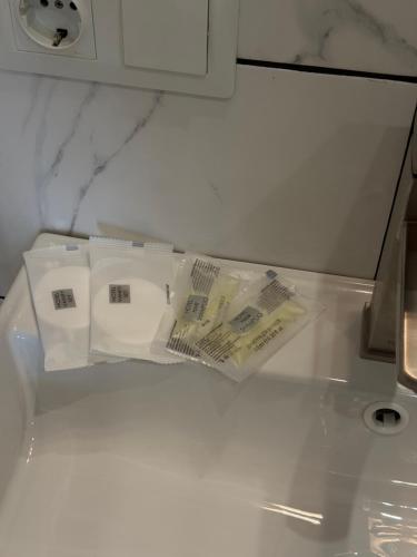 a pile of paper towels sitting on top of a sink at Старий Дуб in Mizhhirya
