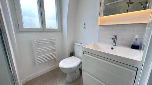 Quiet loft studio with rooftop view
