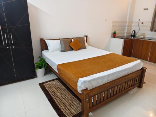 a bedroom with a large bed in a room at Palazhi Stay 160m from Guruvayur Temple in Guruvāyūr