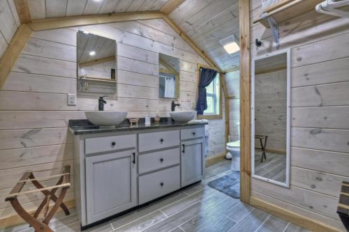 a bathroom with two sinks and a toilet at Ocoee Cottage Water Front in Copperhill