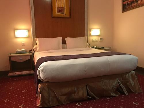 Postel nebo postele na pokoji v ubytování Hotel Fleur De Lys Almadies