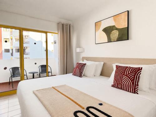 Modern Coastal Escape - Walk to Praia da Rocha