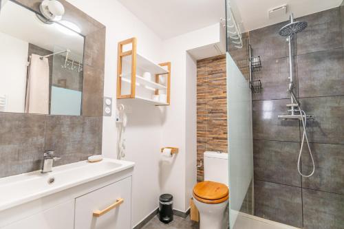 a bathroom with a sink toilet and a shower at Gîte la Maison Rouge Béthune in Béthune