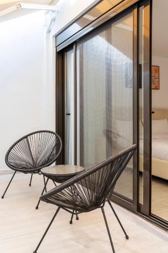 Julia Modern Studio with Balcony & Close to Monastiraki