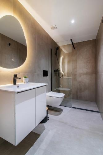 Julia Modern Studio with Balcony & Close to Monastiraki