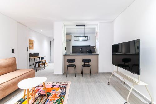 Julia Modern Studio with Balcony & Close to Monastiraki