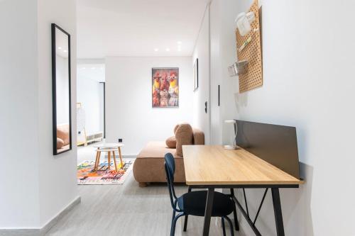 Julia Modern Studio with Balcony & Close to Monastiraki