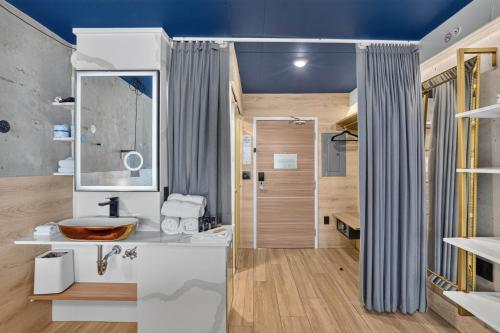 a bathroom with a sink and a shower at Kompose Boutique Hotel Sarasota in Sarasota