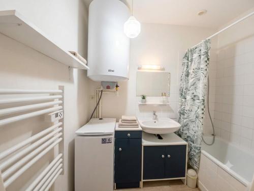 a small bathroom with a sink and a shower at Le Chapitre in Châteaumeillant
