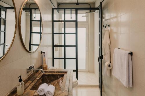 a bathroom with a sink and a mirror at Maximo Mexico Roma in Mexico City