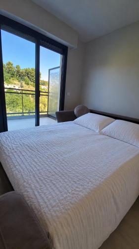 Blue Line - New Modern Studio With Terrace & AC