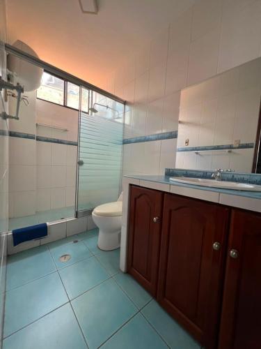 a bathroom with a toilet and a sink at Casa familiar D'Greta in San Ramón