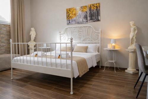 Elegant 2-Bedroom Near Metro, Walk to Colosseum