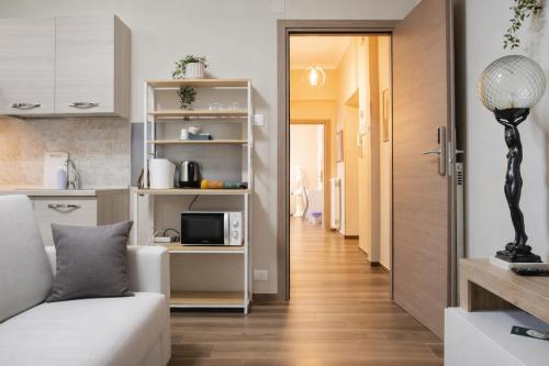 Elegant 2-Bedroom Near Metro, Walk to Colosseum