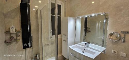 Appartement climatisé 70 m2 à Paris Trocadéro à louer en bail de mobilité