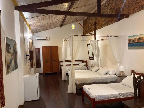 a bedroom with two beds in a room at Casa Lavinia in São Luís