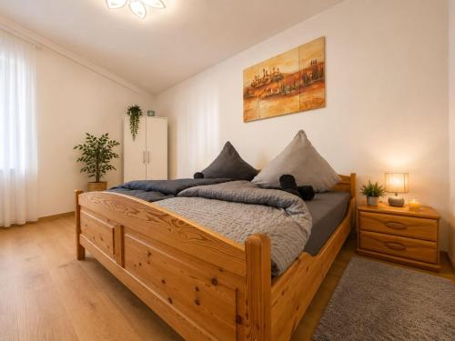 a bedroom with a wooden bed and a painting on the wall at Zum Rheinberg City Studio in Braubach