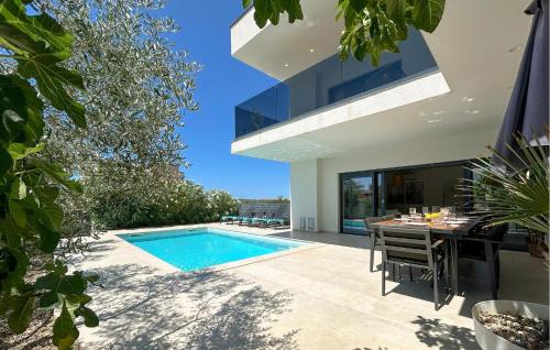 Gorgeous Home In Medulin